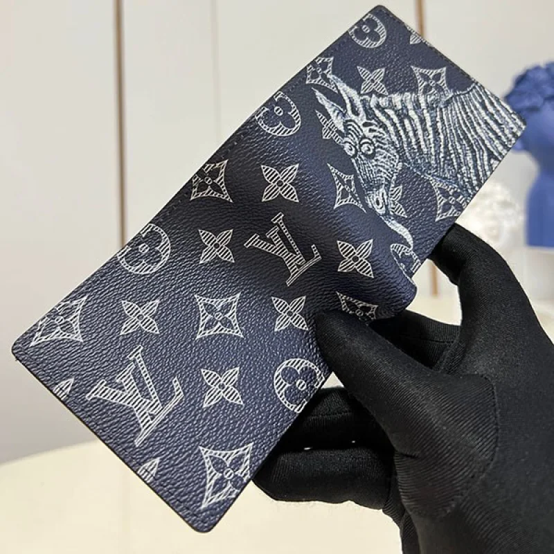 ルイヴィトン ゼブラ柄 モノグラム 二つ折り財布 偽物 M66601