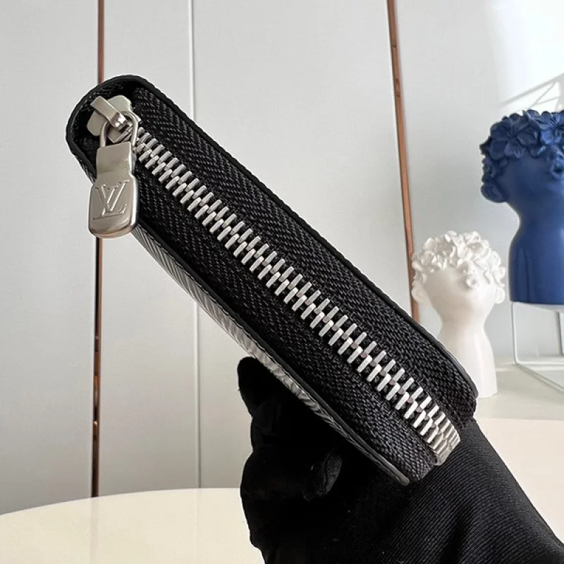 シュプリーム ヴィトン 財布 コピー ジッピーウォレット 新作 Epi Leather Zippy Organizer Wallet 黒 M67548