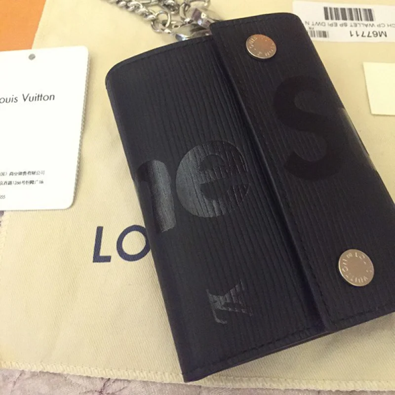 ルイヴィトン チェーンウォレット コピー シュプリーム コラボ M67711