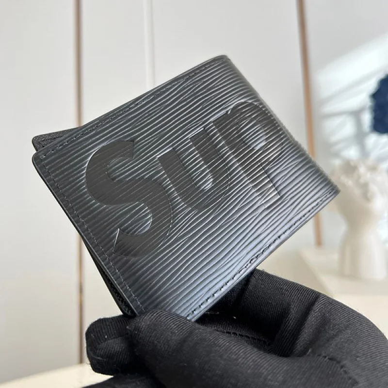 【人気商品】ルイヴィトン シュプリーム コラボ コピー M67718 ポルトフォイユスレンダー 二つ折り財布 ブラック メンズ