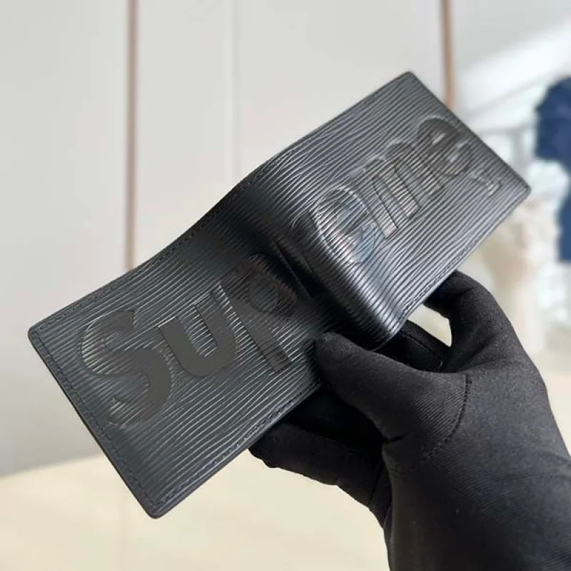 【人気商品】ルイヴィトン シュプリーム コラボ コピー M67718 ポルトフォイユスレンダー 二つ折り財布 ブラック メンズ