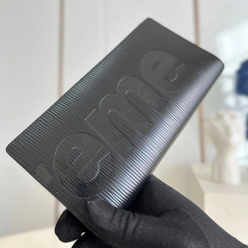 ルイヴィトン シュプリーム 偽物 エピ ポルトフォイユブラザ M67721 ノワール レザー メンズ財布 M67721