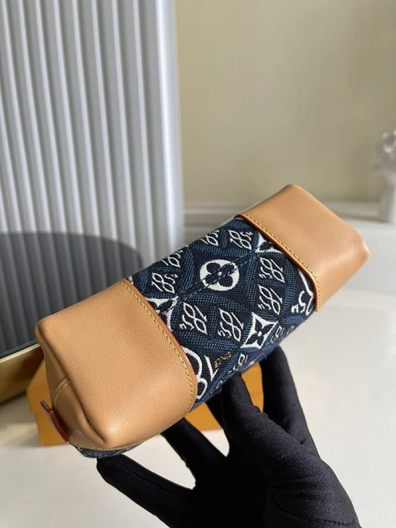 【日本未発売】ルイヴィトン 財布 コピー 希少 Since1854 ポシェットコスメティック ポーチ M80076
