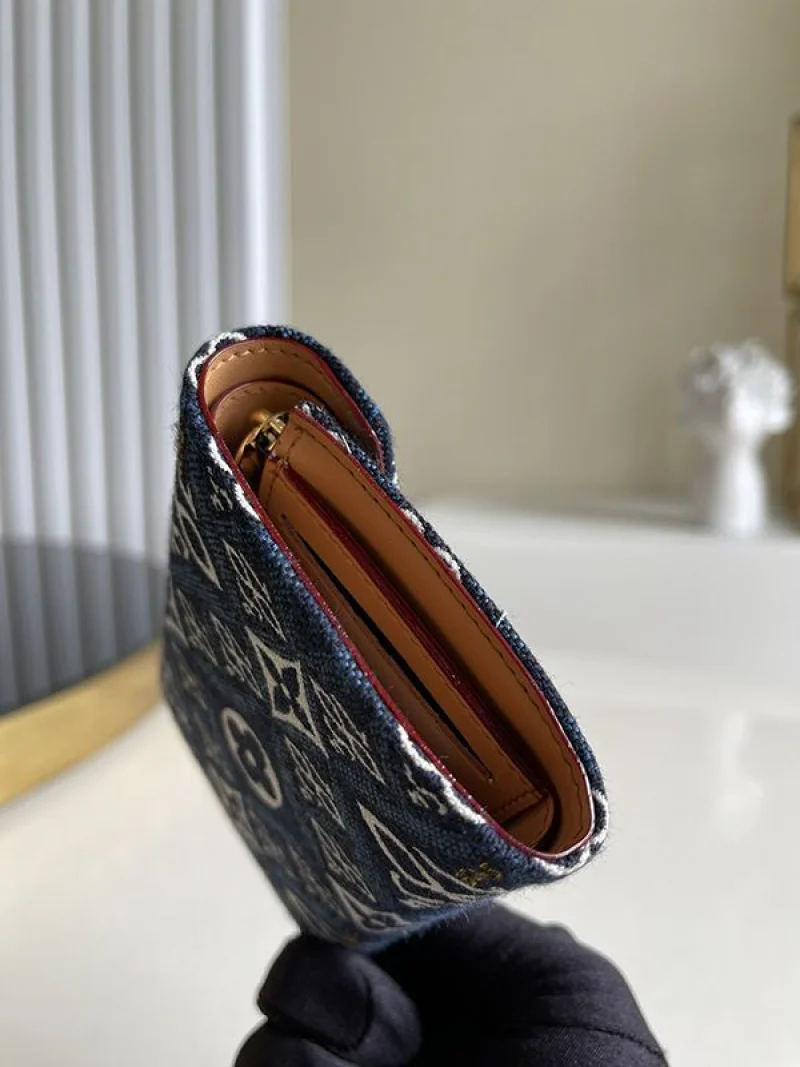 【奇跡の再入荷!即発送】ルイヴィトン 財布 コピー◆SINCE 1854 折りたたみ財布 ポルトフォイユ・ヴィクトリーヌ M80211