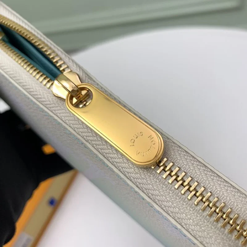 ルイヴィトン 財布 偽物 ジップ長財布 バイザプール ブルー M80360