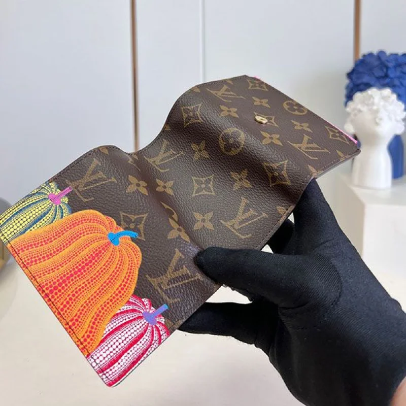 大人気!ルイヴィトン×草間彌生 折りたたみ財布 偽物 M82111
