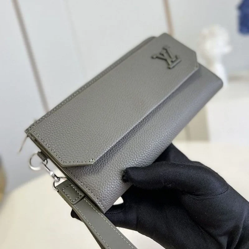 追跡付 ルイヴィトン ジッピー ウォレット 偽物 vud55772