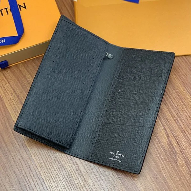 送料込ルイヴィトン モノグラムエクリプス 二つ折り長財布 コピー vue37822