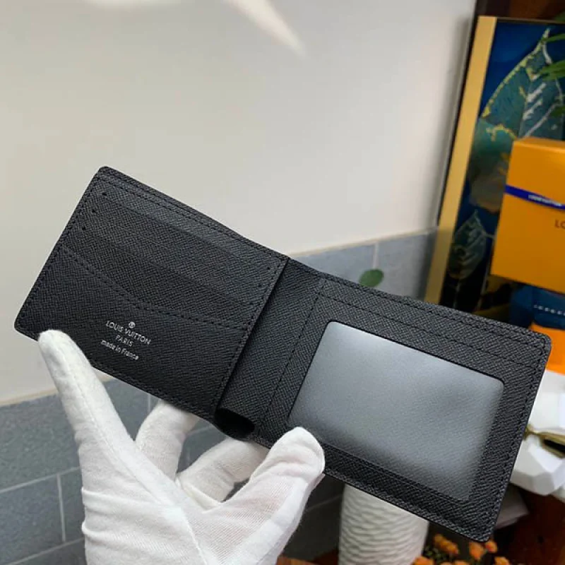 完売必至 ルイヴィトン 偽物 タイガ モノグラム 二つ折り財布 ブラック vuk34491