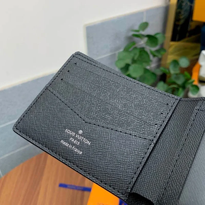 完売必至 ルイヴィトン 偽物 タイガ モノグラム 二つ折り財布 ブラック vuk34491