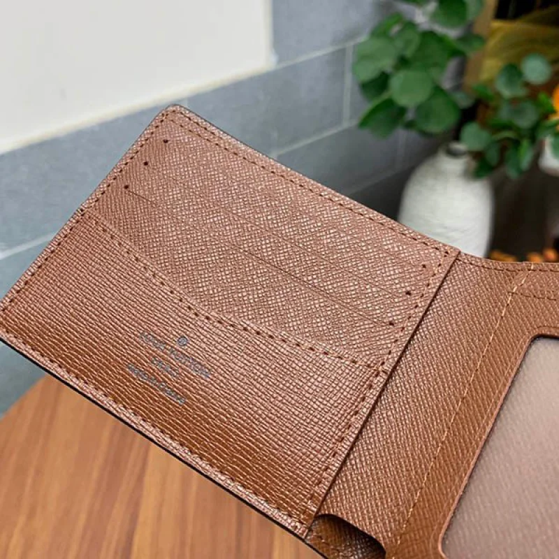 累積売上総額第1位!ルイヴィトン コピー タイガ モノグラム 二つ折り財布 vuy05596