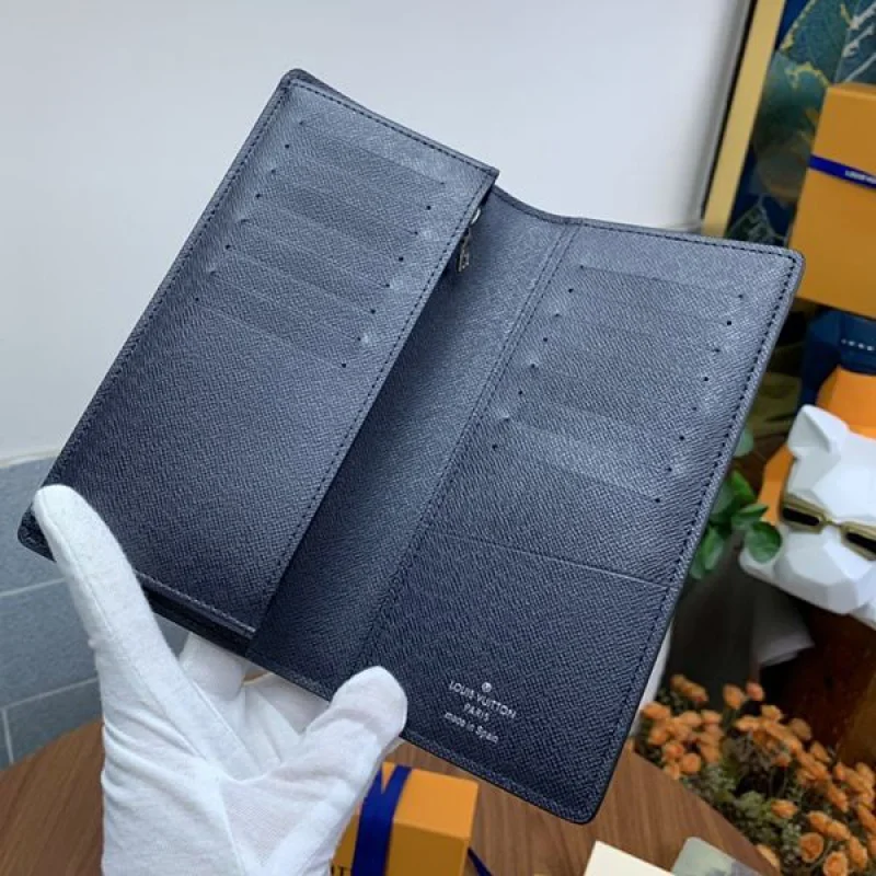 入手困難ルイヴィトン 偽物 ポルトフォイユ・ブラザ 長財布 vuy96008