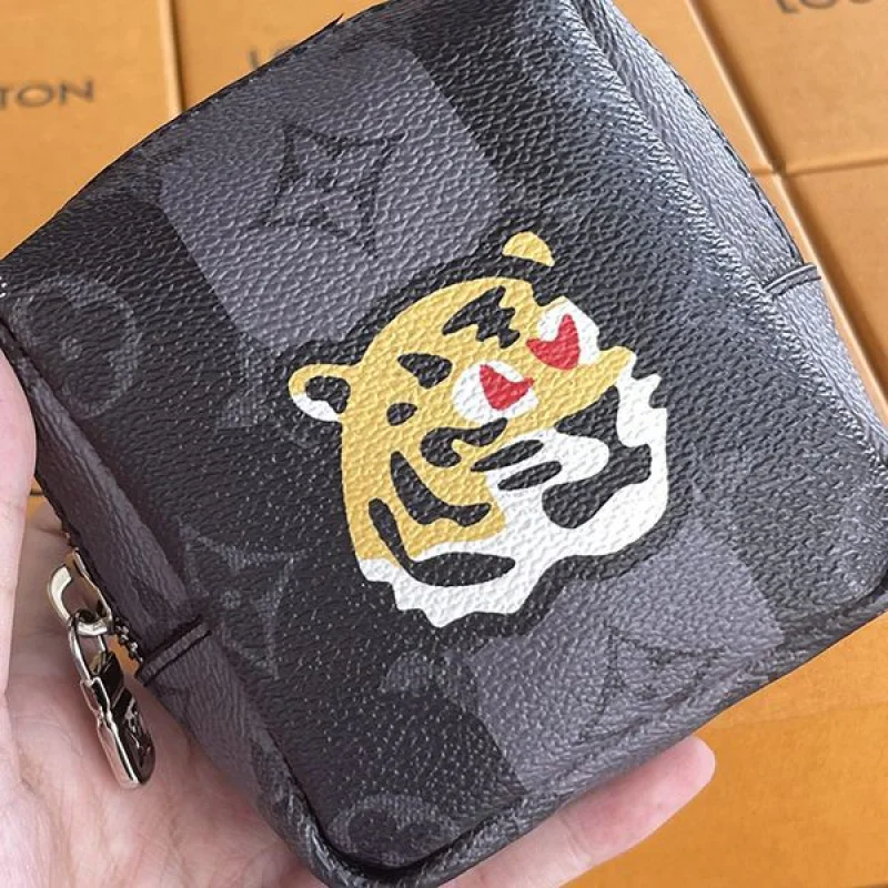 希少色ルイヴィトン 小銭入れ 虎 ペンダント コピー vuz46351