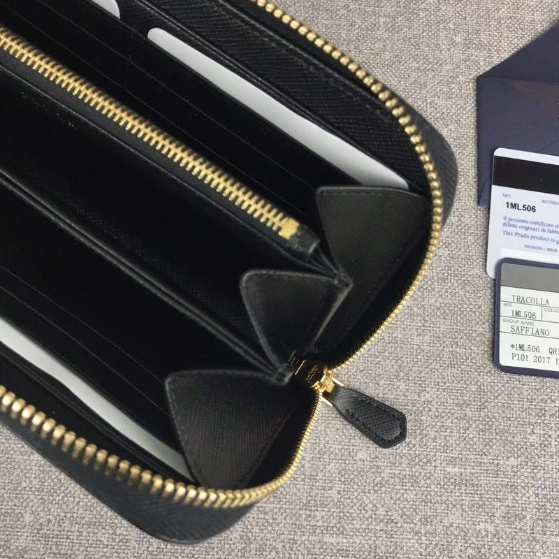 目を惹くカラー プラダ ファスナー付長財布 長財布 偽物 信用第一 puk13864