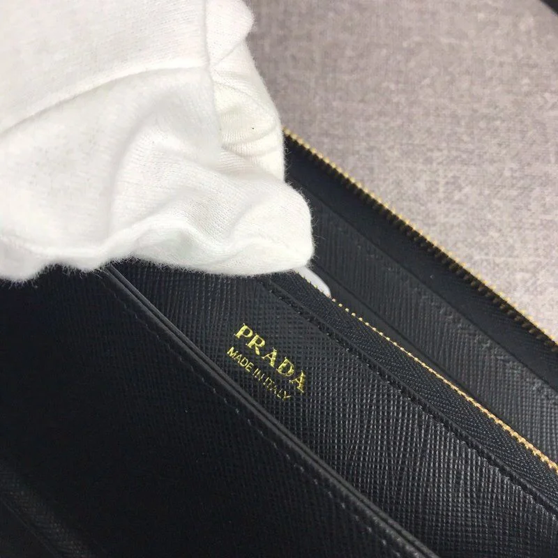 目を惹くカラー プラダ ファスナー付長財布 長財布 偽物 信用第一 puk13864