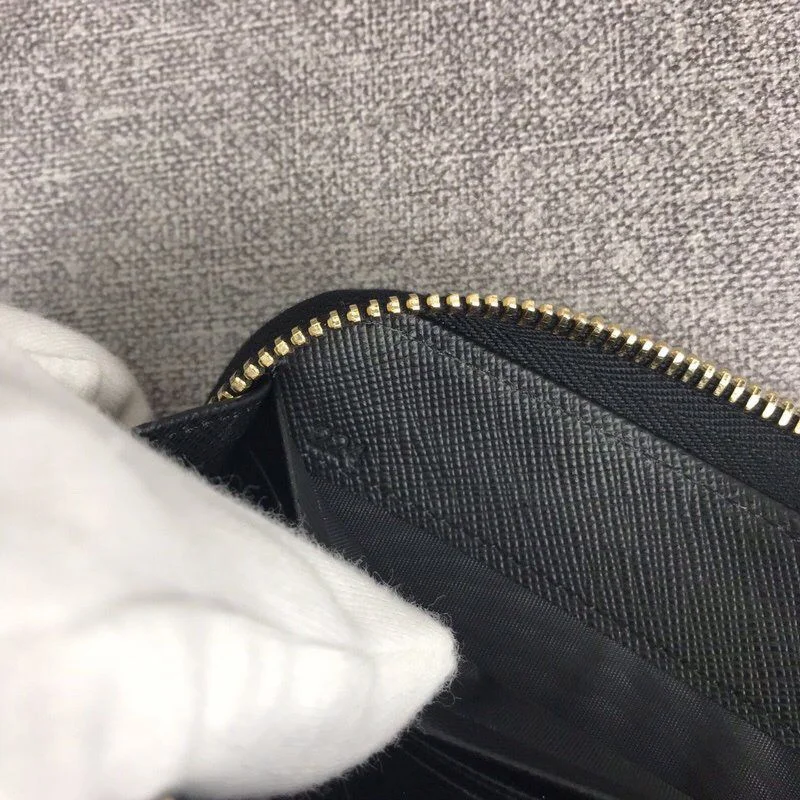 目を惹くカラー プラダ ファスナー付長財布 長財布 偽物 信用第一 puk13864