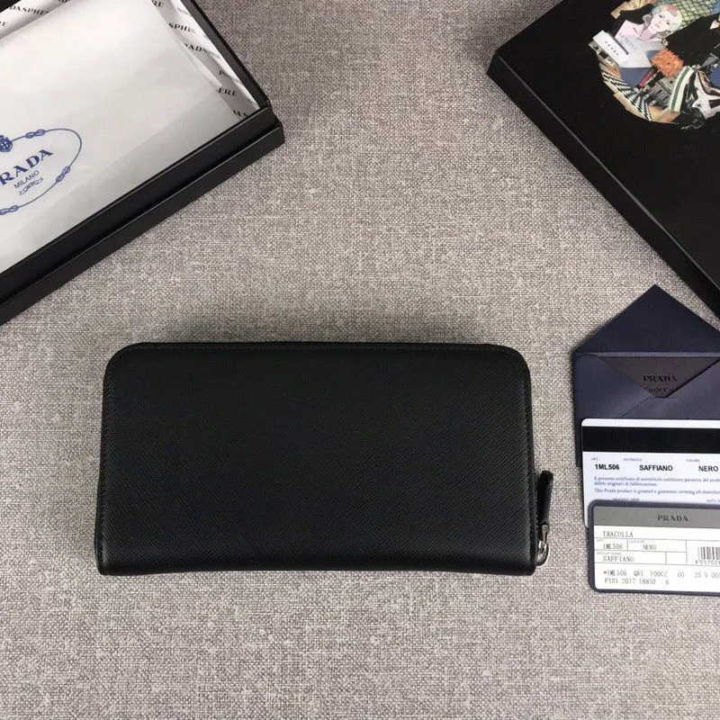 秋冬新作 素敵な プラダ ファスナー付長財布 長財布 puf39868