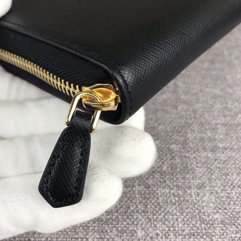 秋冬新作 プラダ ファスナー付長財布偽物 長財布 1ML506