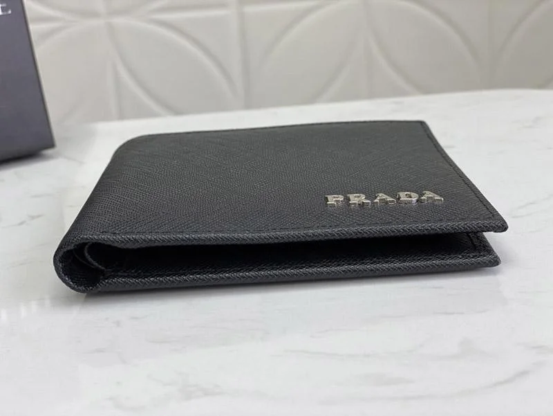 新作 プラダ レザー折りたたみ財布 スーパーコピー セール♪人気! pum90266