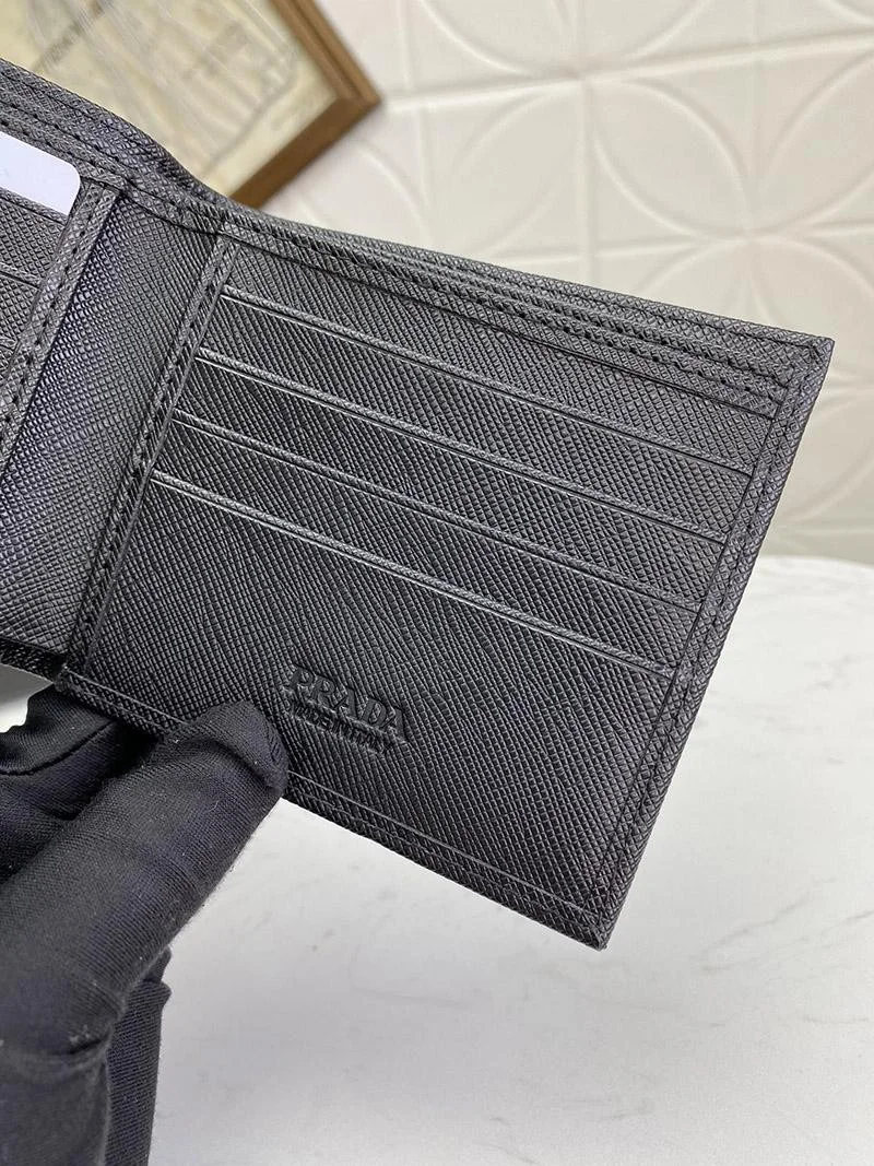 新作 プラダ レザー折りたたみ財布 スーパーコピー セール♪人気! pum90266