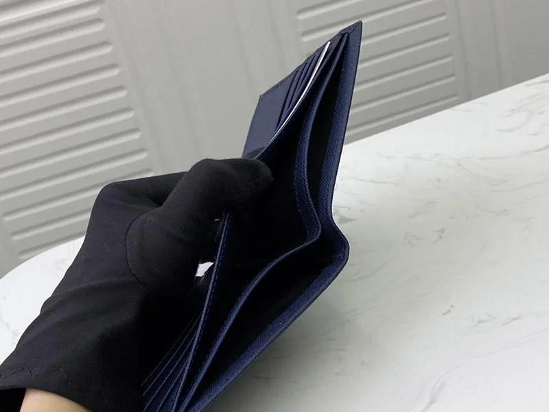 《大人気》プラダ レザー折りたたみ財布 コピー pui67139