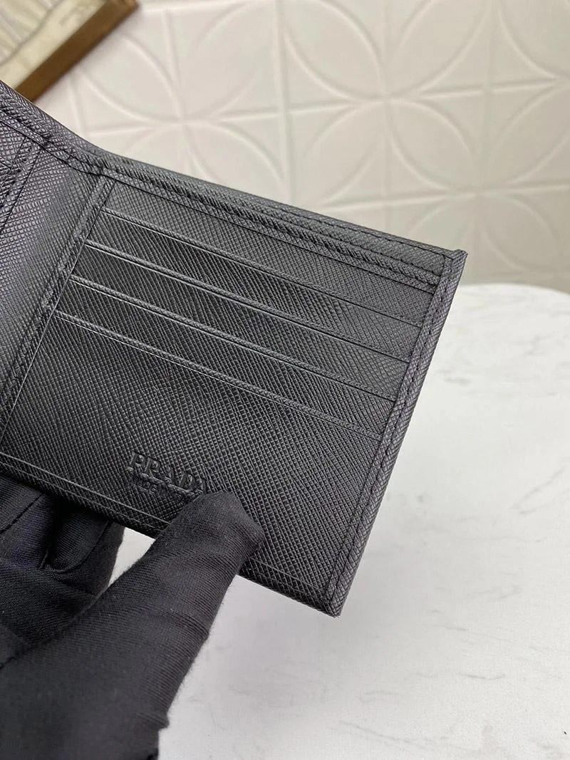 稀少 高品質♪♪ プラダ コピー レザー折りたたみ財布 pun29913