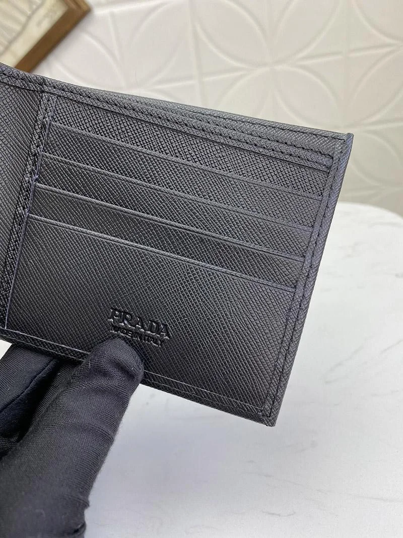 スーパーコピープラダ レザー折りたたみ財布 偽物 puy19508