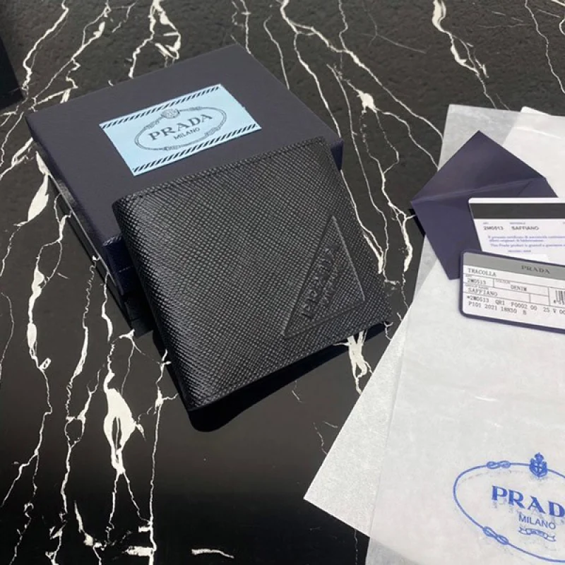 大人気!プラダ 最高級 偽物 ササフィアーノエンボスレザー 財布 ブラック pud62384