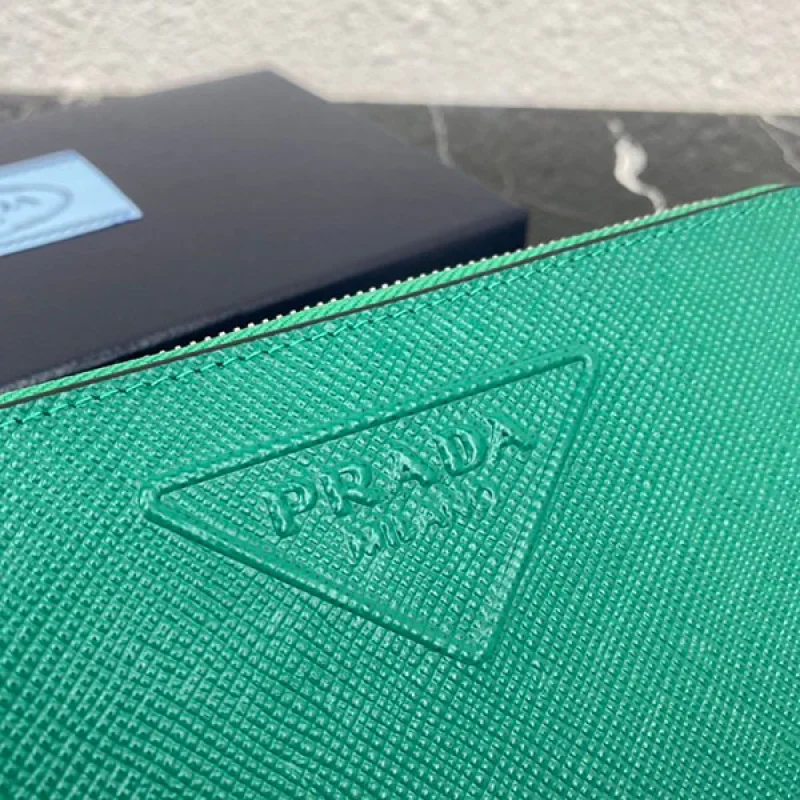 プラダ サフィアーノエンボスレザー ジップアラウンド長財布 コピー グリーン puh57020