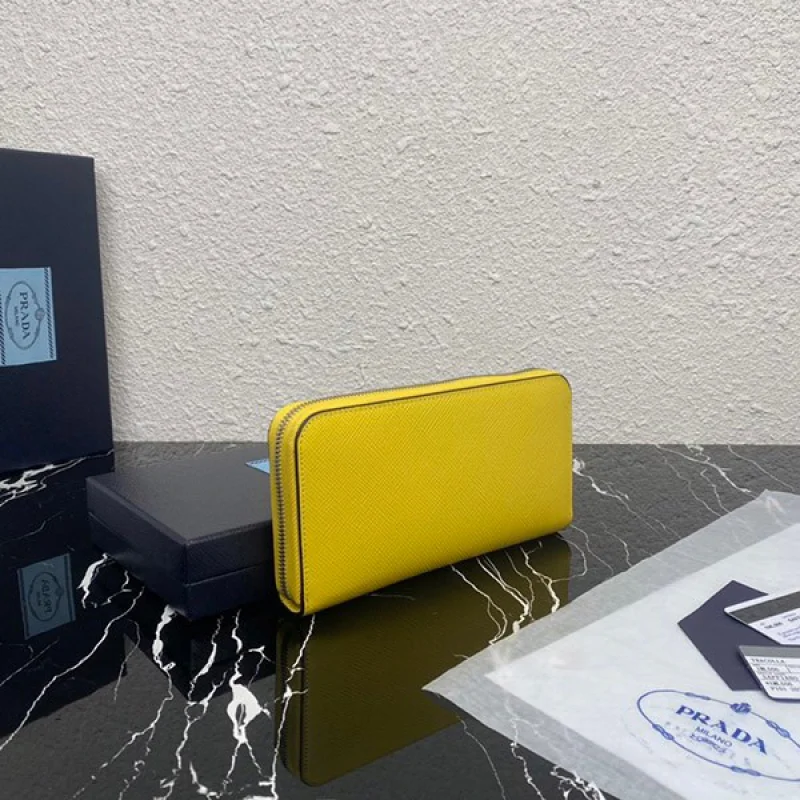 稀少プラダ サフィアーノエンボスレザー ジップアラウンド長財布 偽物 イエロー puw35402