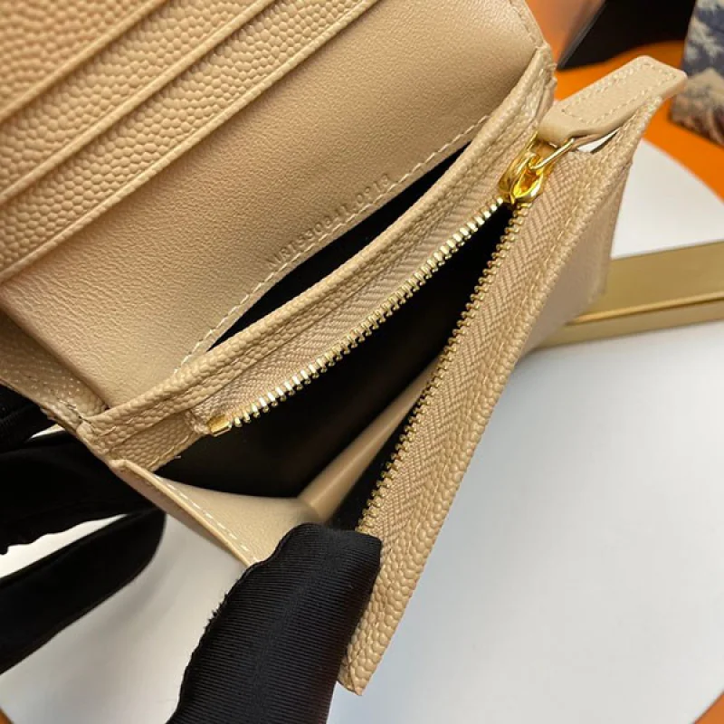 サンローラン 偽物 モノグラム コンパクト財布 Say42759