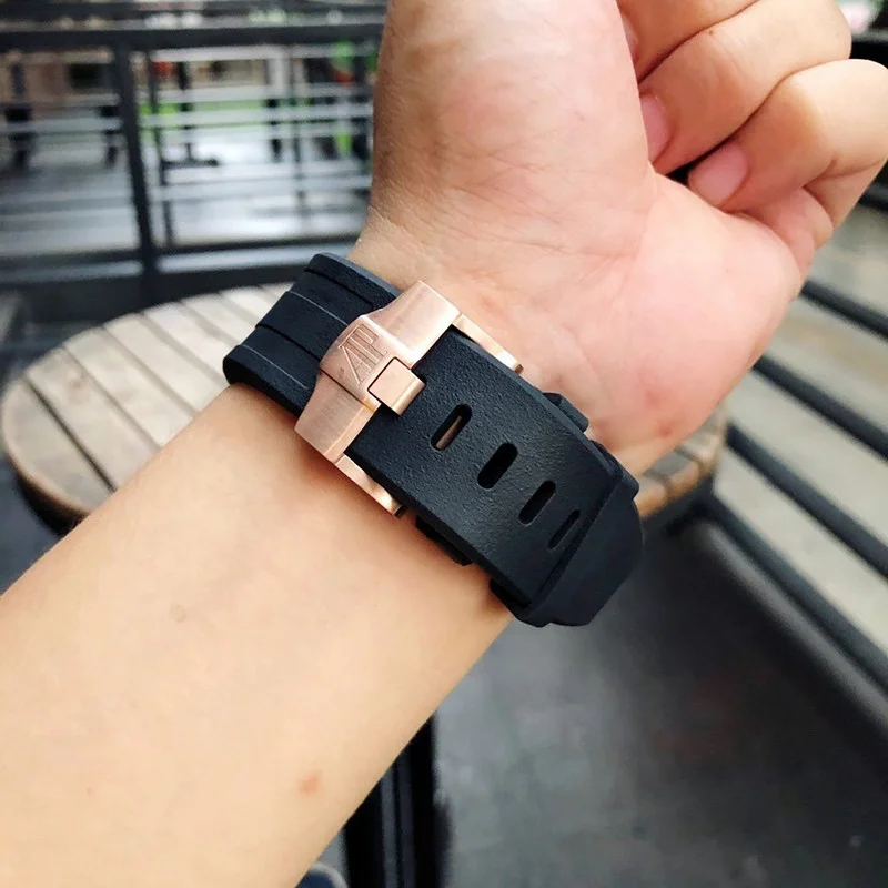 目を惹くカラー オーデマ・ピゲ 偽物 ロイヤルオーク オフショアクロノ Odw83703