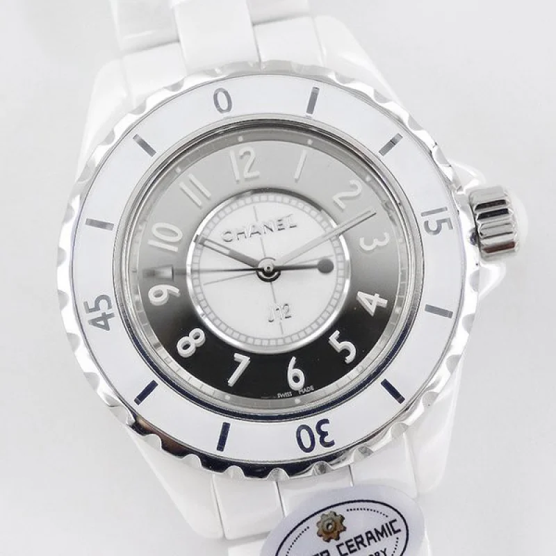 【セレブ多数愛用】シャネル J12 時計 偽物33mm ホワイト shu57896