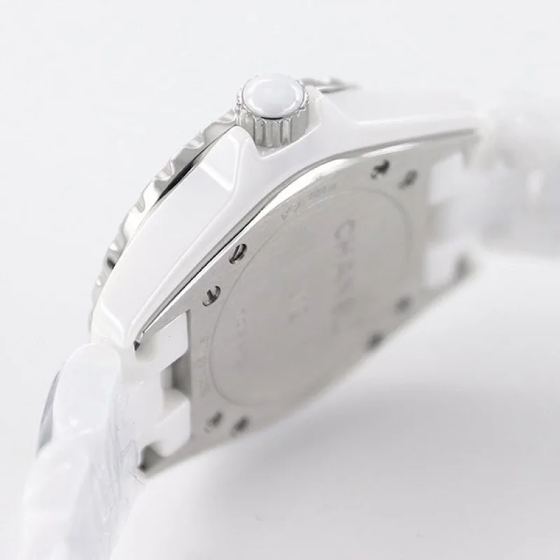 【セレブ多数愛用】シャネル J12 時計 偽物33mm ホワイト shu57896