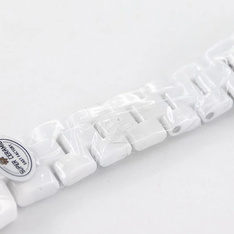 【セレブ多数愛用】シャネル J12 時計 偽物33mm ホワイト shu57896