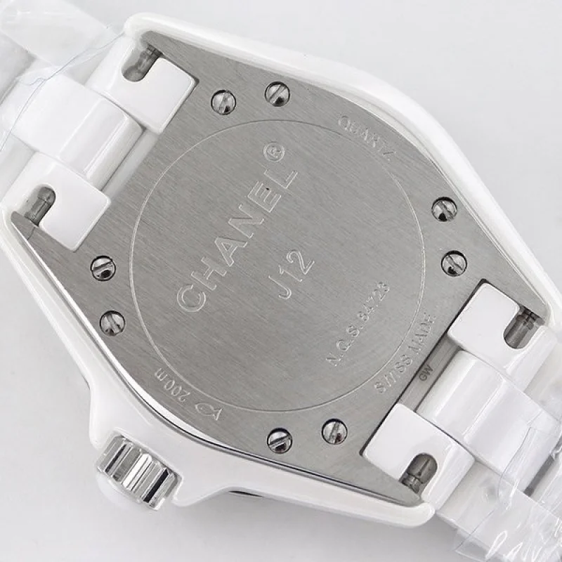 【セレブ多数愛用】シャネル J12 時計 偽物33mm ホワイト shu57896