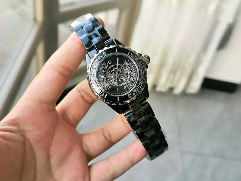 目を惹くカラーシャネル コピー J12・33&38mm 世界限定 ブラックセラミック shy13878