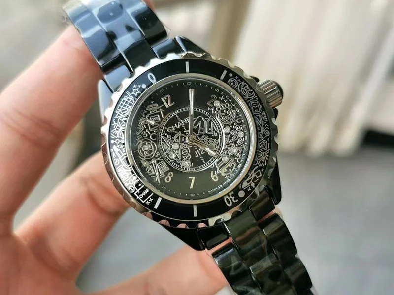 目を惹くカラーシャネル コピー J12・33&38mm 世界限定 ブラックセラミック shy13878