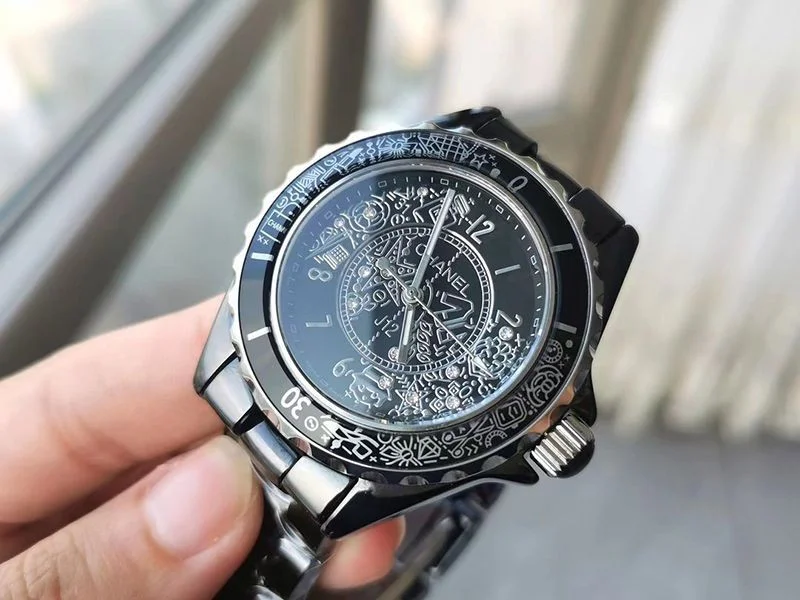 目を惹くカラーシャネル コピー J12・33&38mm 世界限定 ブラックセラミック shy13878