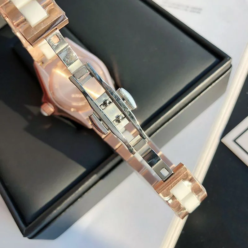 最安値挑戦シャネル J12 33 ファーズ ドゥ リュヌ コピー shz45016