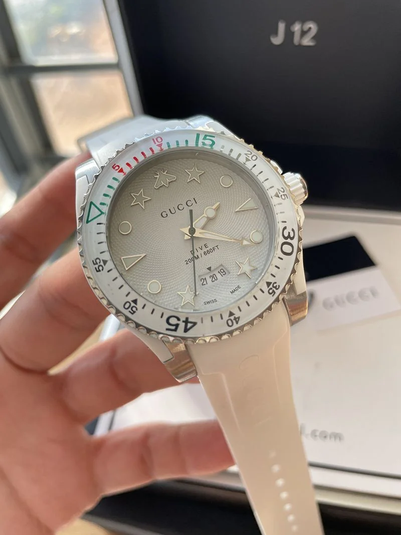 ★SALE！人気のデザイン★グッチ ダイヴ メンズウォッチ コピー 40mm 2色 YA136221