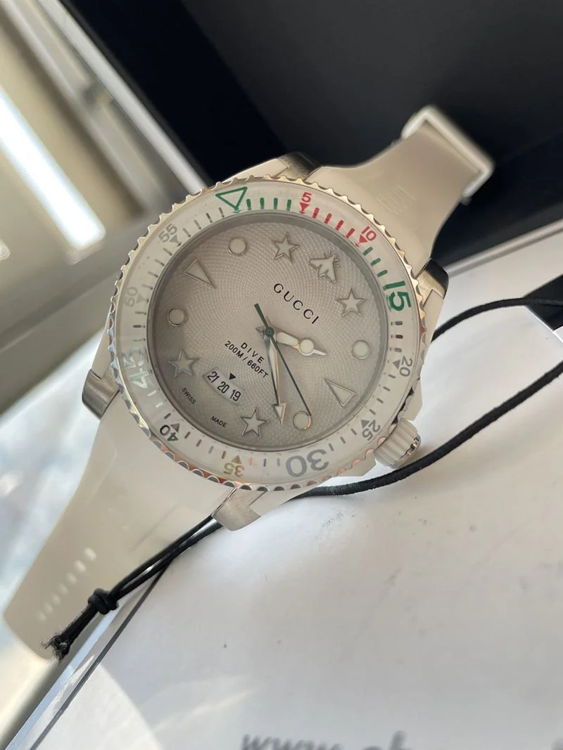 ★SALE！人気のデザイン★グッチ ダイヴ メンズウォッチ コピー 40mm 2色 YA136221
