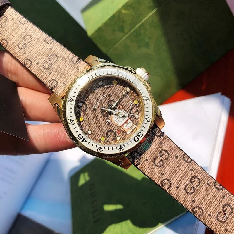22AW新作グッチ ドラえもんコラボ【グッチ 時計 偽物】贅沢なお洒落☆話題Dive watch 38mm guq83533