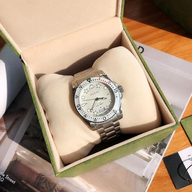 秋冬新作人気のデザイン★グッチ ダイヴ メンズウォッチ コピー 40mm guw19080