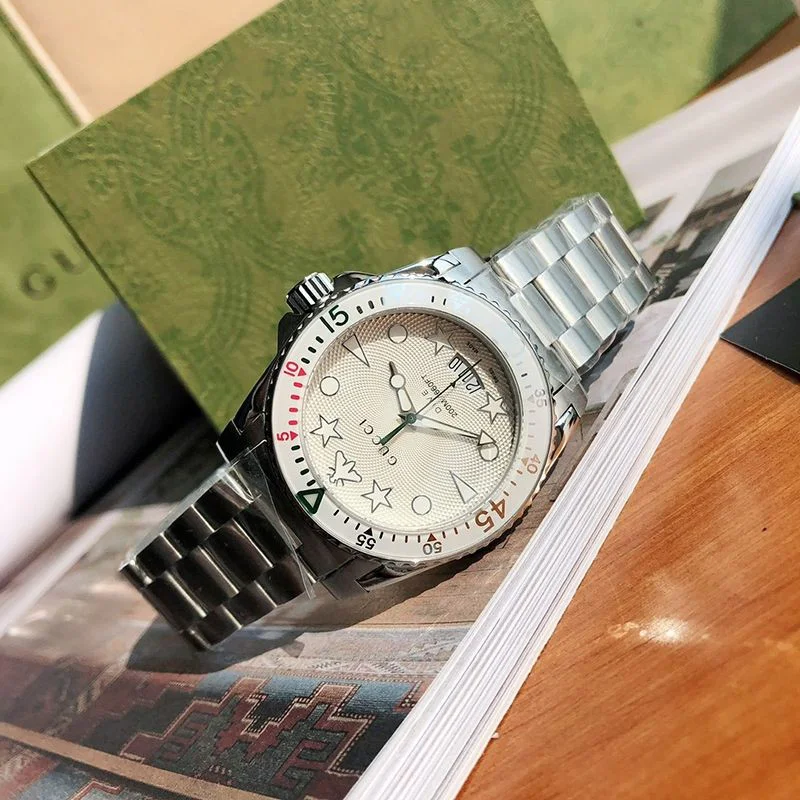 秋冬新作人気のデザイン★グッチ ダイヴ メンズウォッチ コピー 40mm guw19080