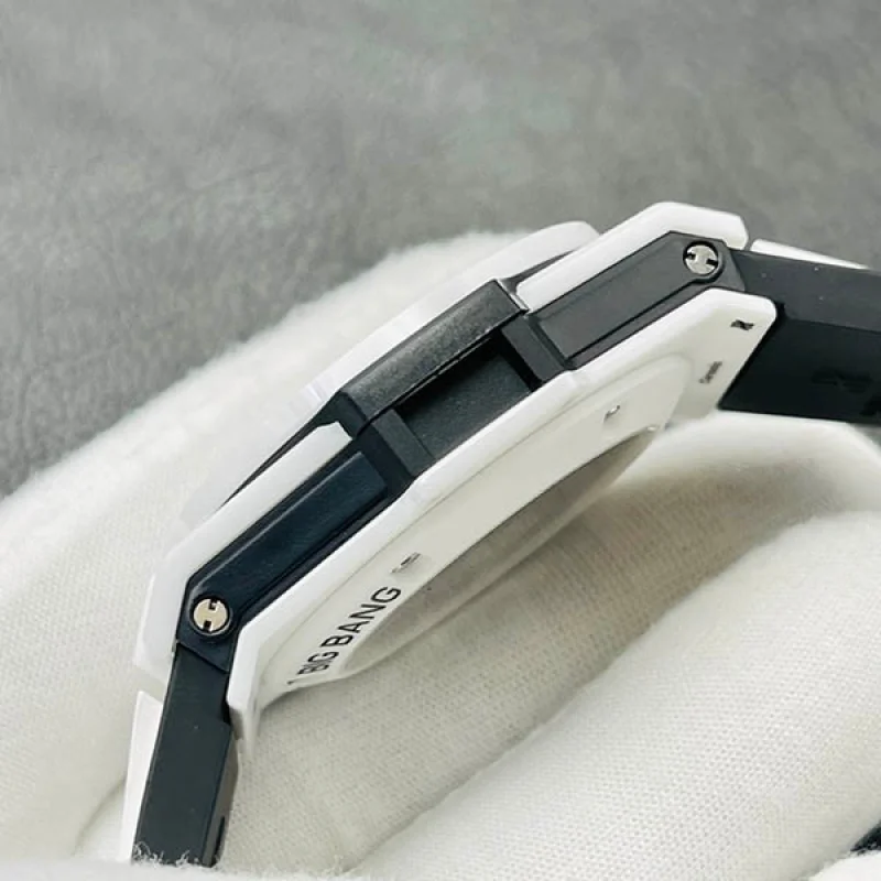 完売必至 ウブロ ビッグバン 偽物 ウニコ ホワイトセラミック 421HX