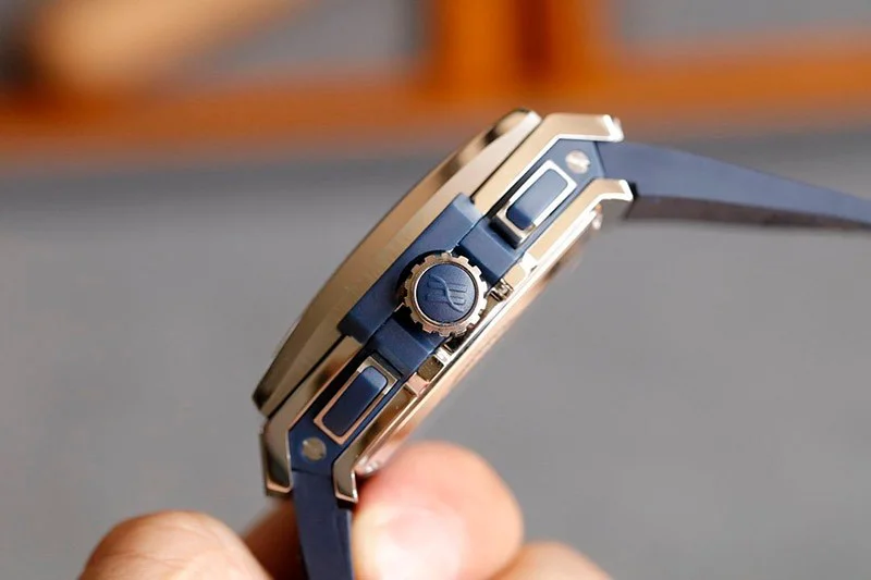 セール最新ウブロ コピー スピリット オブ ビッグバン チタニウム ブルー huo56563