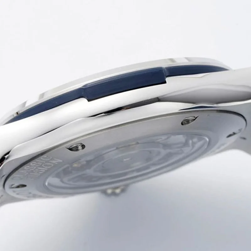 ウブロ 偽物 クラシックフュージョン オパーリンチタニウム hun70749