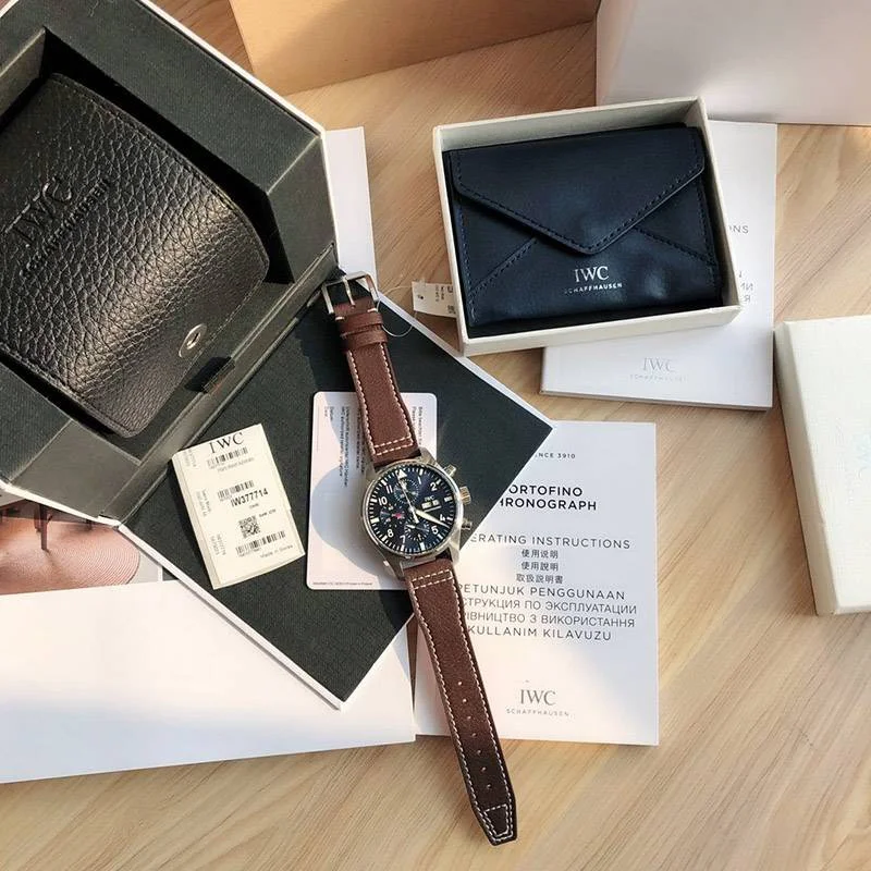 入手困難IWC コピー パイロットウォッチクロノグラフ レーシング iwg74018