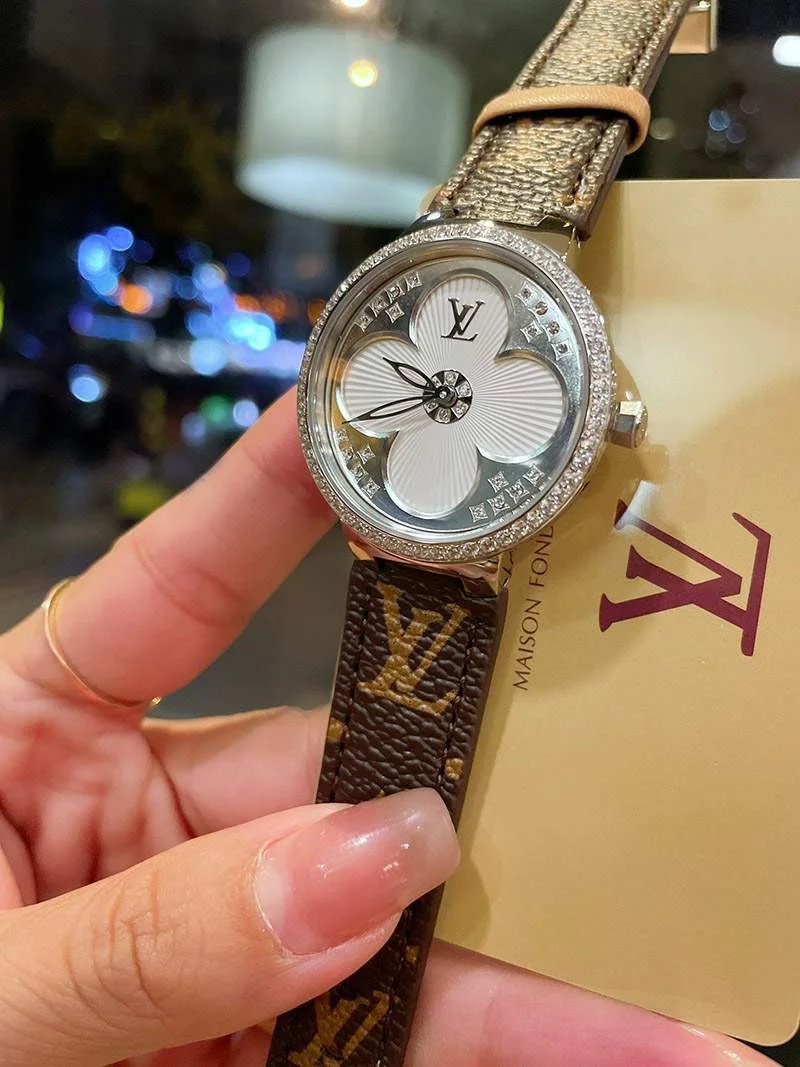 ルイヴィトン 時計 タンブール 偽物 ビジュ ラグダイヤ レディース39mm vuf02101
